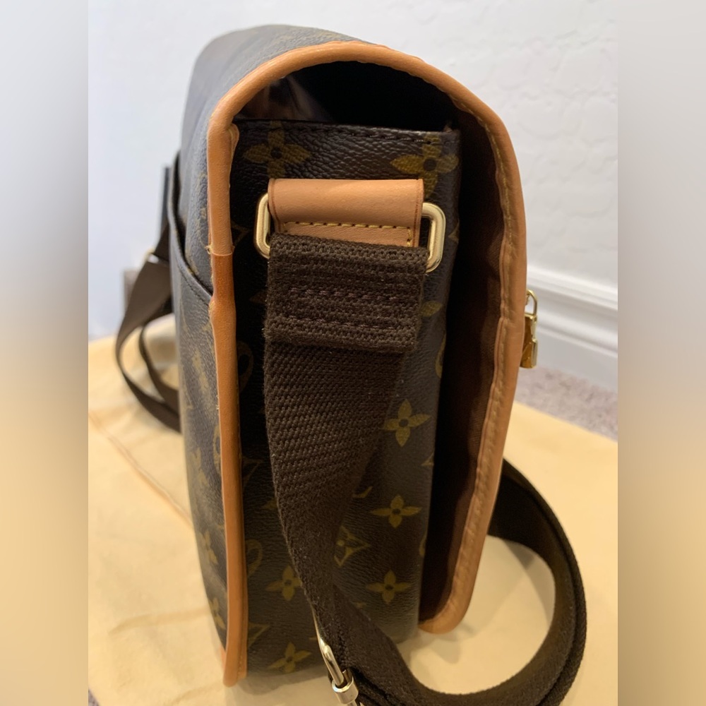 Louis Vuitton - Picture 10 of 14